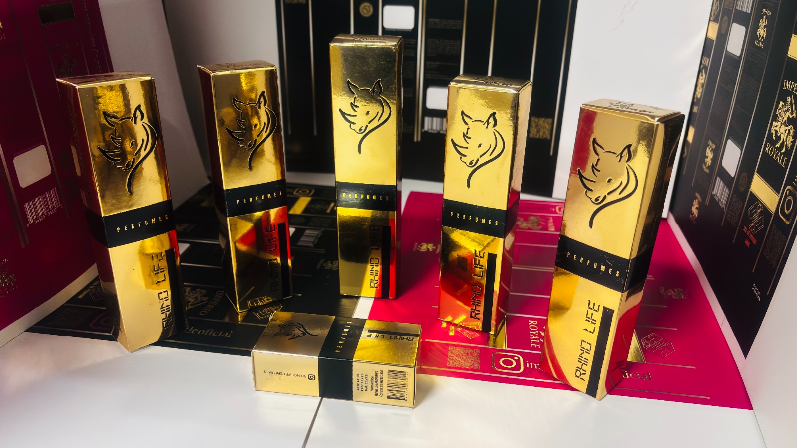 CAIXA P/ PERFUMES LAMINAÇÃO DOURADA